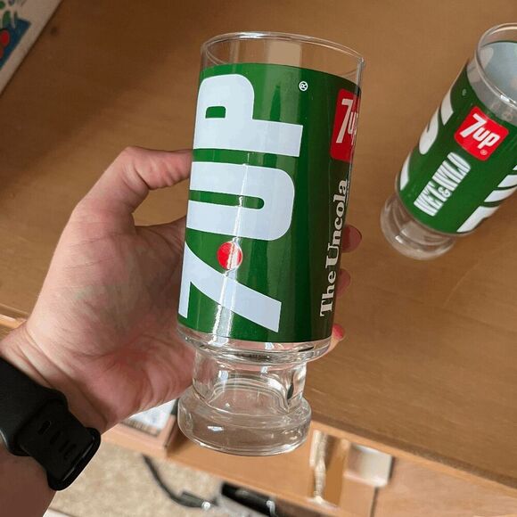 Set of 4 Vintage 1970s Pepsi & 7UP Logo Glasses – Retro Soda Advertising - Picture 7 of 8